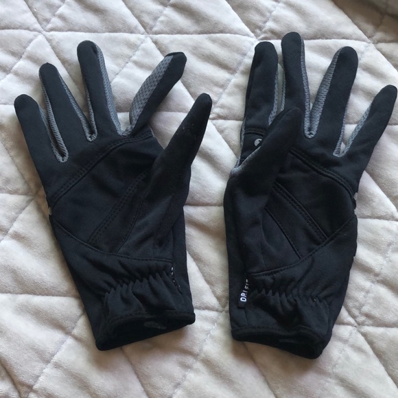 nike running gloves with key pocket